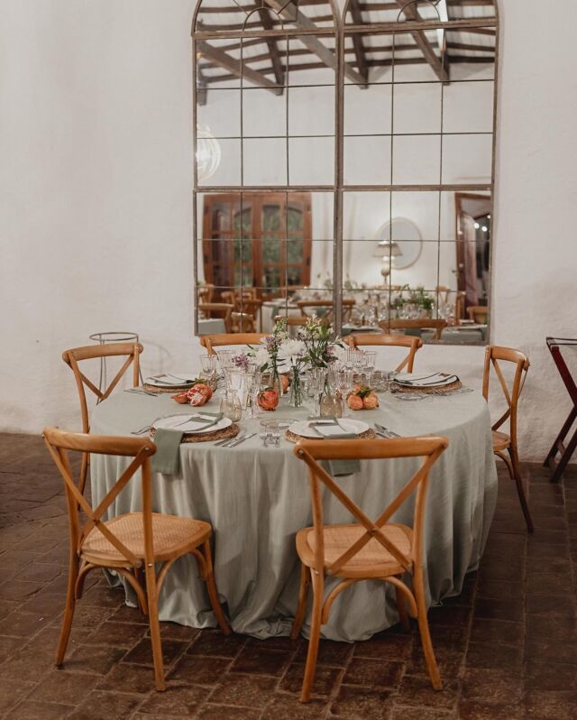 Hoy recordamos la boda de Patri y Candi, un boda preciosa.  📸 @ernesto.naranjo 
💐 @eljardinromantico 
🗒️ @entreconfetti 
🎧 @anthony_mendioladj